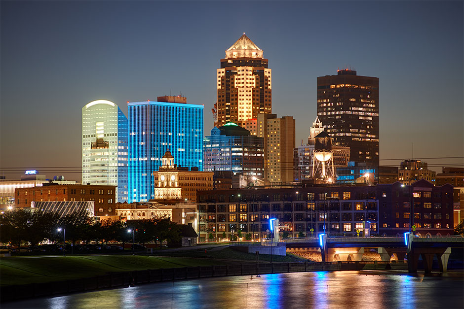 Downtown Des Moines at night